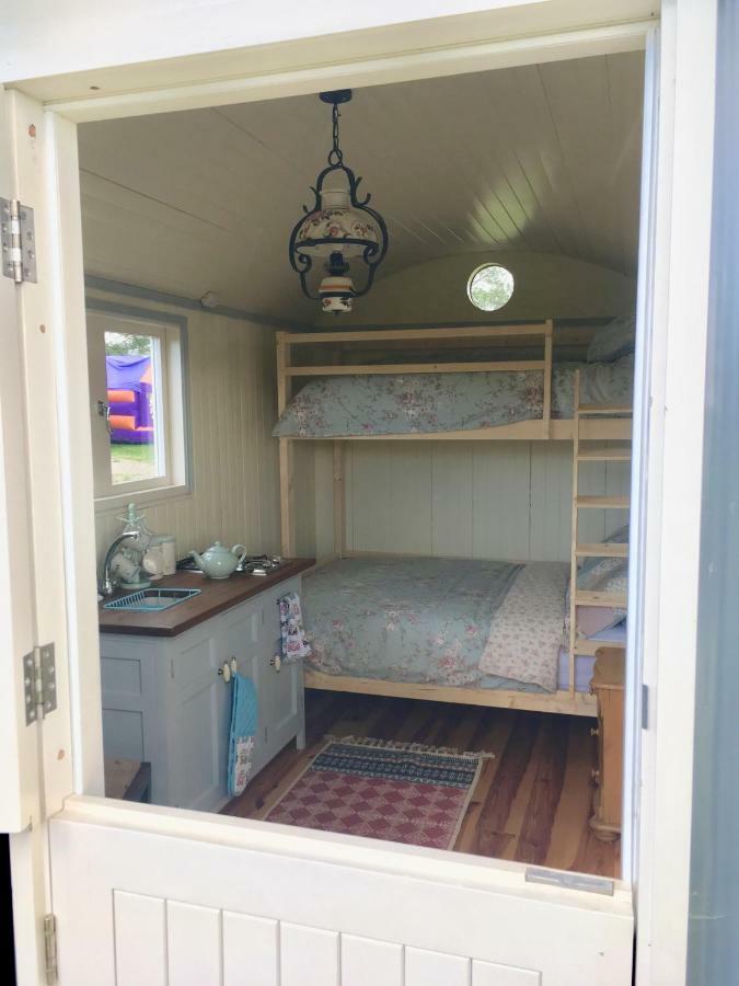 فندق نيوريفي  Bluebell Lane Glamping المظهر الخارجي الصورة